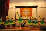 <h5>盈楓藝術啟發中心表演舞蹈，她們都是可愛的幼稚園學生</h5><p>Zephyr Art Inspiring Center’s dance performance. The performers are adorable kindergarten students</p>