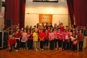 <h5>所有義工合照</h5><p>Group photo of the volunteers for the event</p>