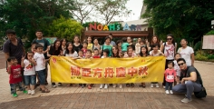 <h5>回程時再來一個大合照，大家好像比出發時更興奮 !</h5><p>Group photo on our way home. Everyone seems more excited</p>