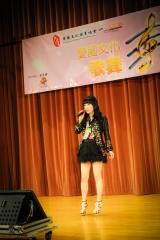 <h5>楊小娟小姐表演時代曲</h5><p>Ms. Yeung Xiaojuan sings a popular tune.</p>