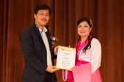 <h5>愛國文化保育協會副會長李柏成先生(左)向協辦單位姿采藝苑主席黃少娟小姐(右)頒發感謝狀</h5><p>AOCCP Vice Chairman Dr. Jim Lee (left) presents the Certificate of Appreciation to Ms. Wong Siu Kuen (right), Chairperson for our co-organizing partner Zi Cai Yi Yuan (phonetic transcription).</p>