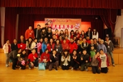 <h5>義工們大合照</h5><p>A group photo of the volunteers to the event</p>