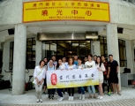 <h5>義工們大合照</h5><p>A group photo of volunteers</p>