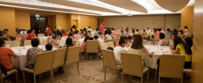 <h5>午膳 – 自助餐</h5><p>The buffet lunch</p>