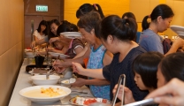 <h5>午膳 – 自助餐</h5><p>The buffet lunch</p>